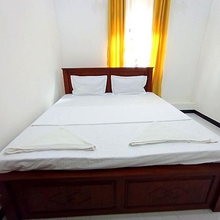 Sona Palace Guest House Mirissa Esterno foto