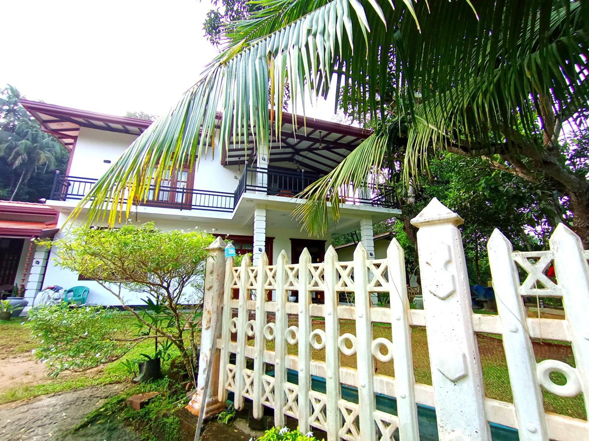 Sona Palace Guest House Mirissa Esterno foto