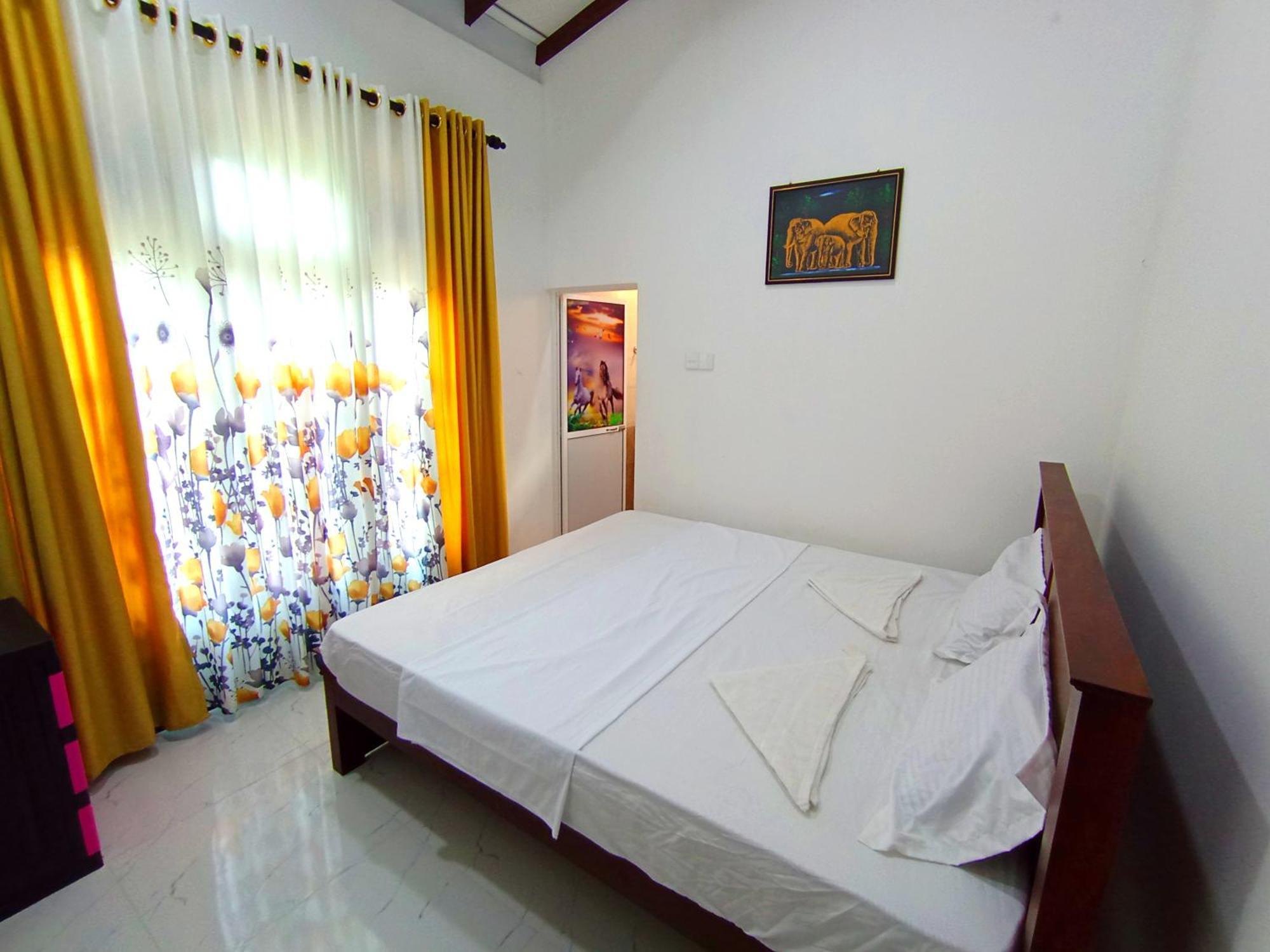 Sona Palace Guest House Mirissa Esterno foto